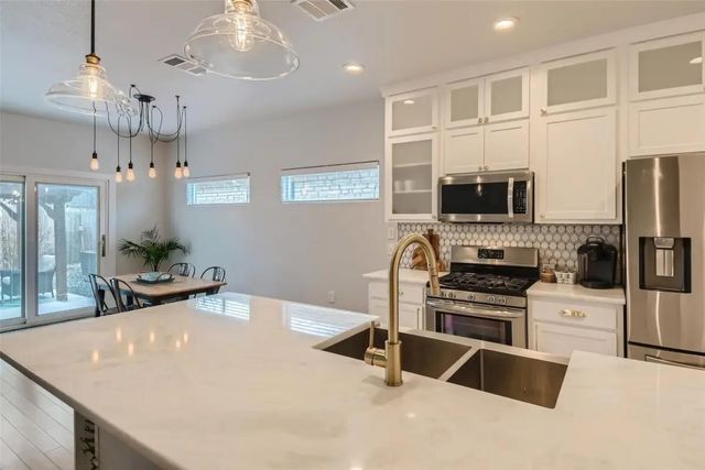 311 Blackson Ave A, Austin, TX 78752