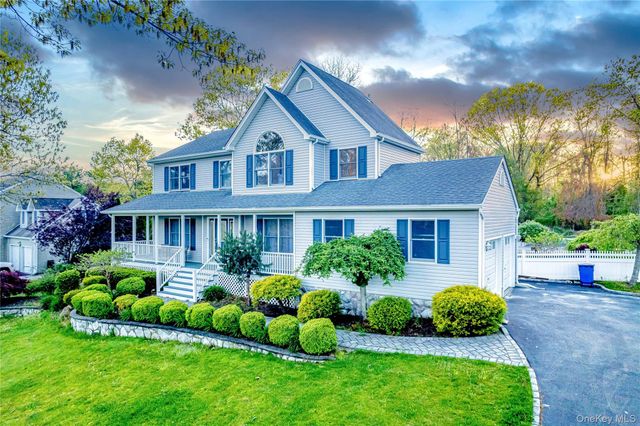 212 Fairway Drive, Wading River, NY 11792