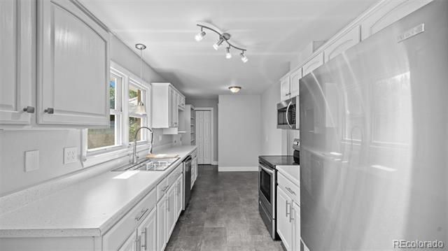 10 El Sereno Drive, Colorado Springs, CO 80906