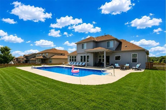 4333 SE Trotter Drive, Lee's Summit, MO 64082