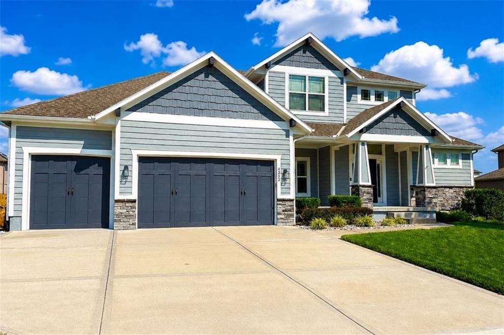 4333 SE Trotter Drive, Lee's Summit, MO 64082