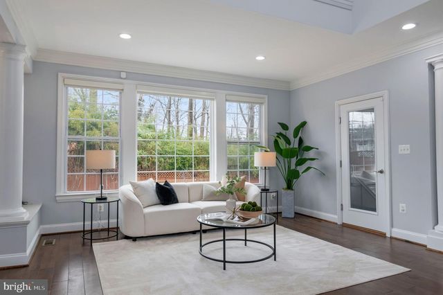 7908 HOLMES RUN DR, Falls Church, VA 22042