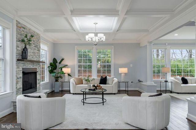 7908 HOLMES RUN DR, Falls Church, VA 22042