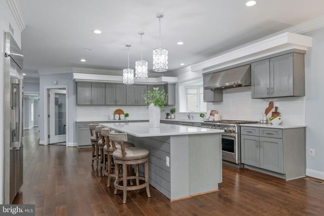 7908 HOLMES RUN DR, Falls Church, VA 22042