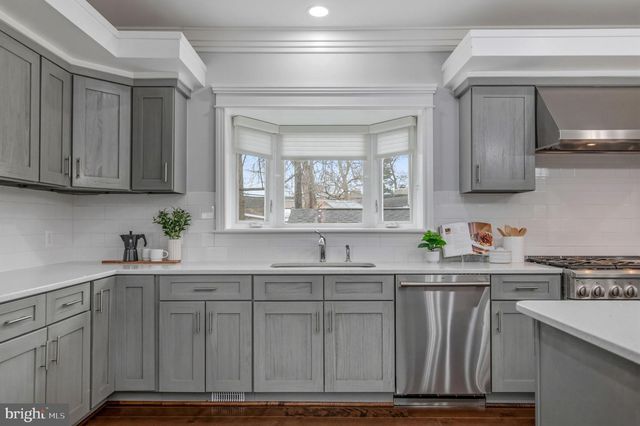 7908 HOLMES RUN DR, Falls Church, VA 22042