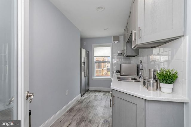 7908 HOLMES RUN DR, Falls Church, VA 22042