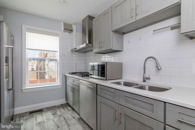 7908 HOLMES RUN DR, Falls Church, VA 22042