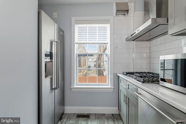 7908 HOLMES RUN DR, Falls Church, VA 22042