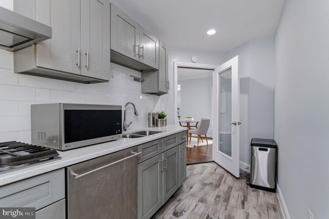 7908 HOLMES RUN DR, Falls Church, VA 22042