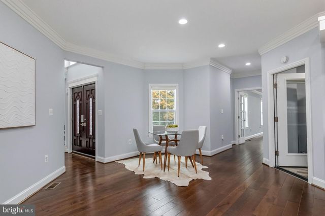 7908 HOLMES RUN DR, Falls Church, VA 22042