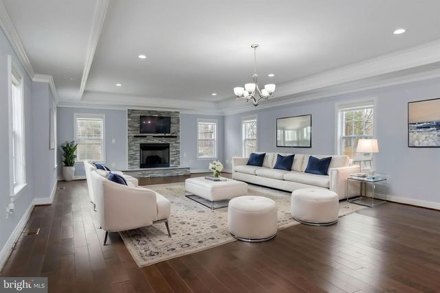 7908 HOLMES RUN DR, Falls Church, VA 22042