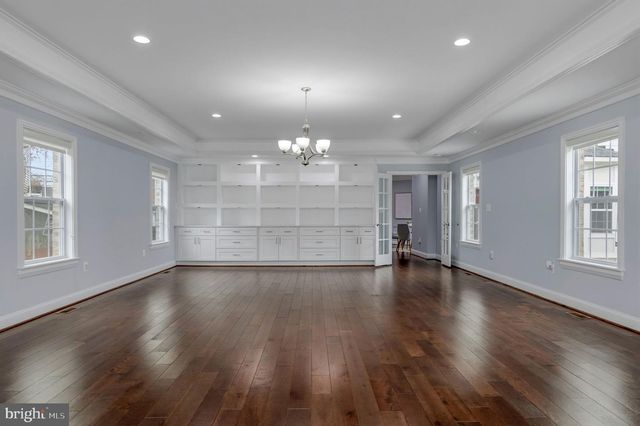 7908 HOLMES RUN DR, Falls Church, VA 22042