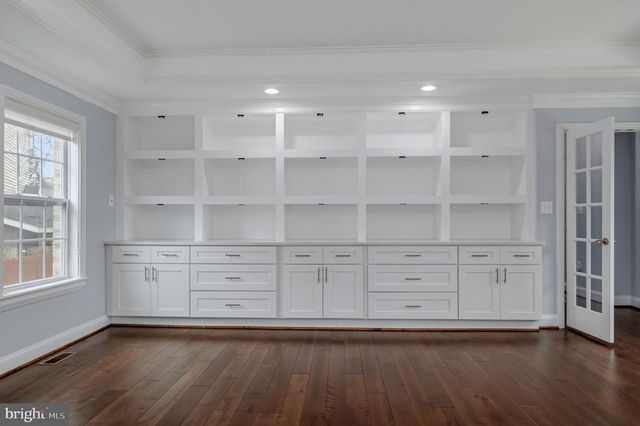 7908 HOLMES RUN DR, Falls Church, VA 22042