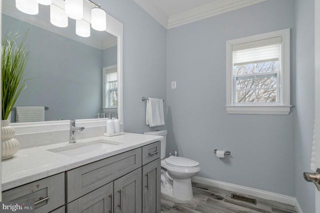 7908 HOLMES RUN DR, Falls Church, VA 22042