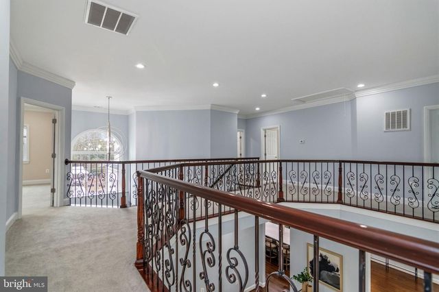 7908 HOLMES RUN DR, Falls Church, VA 22042