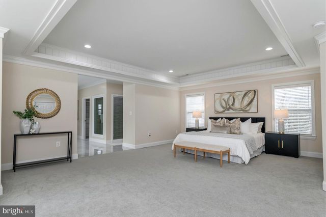 7908 HOLMES RUN DR, Falls Church, VA 22042