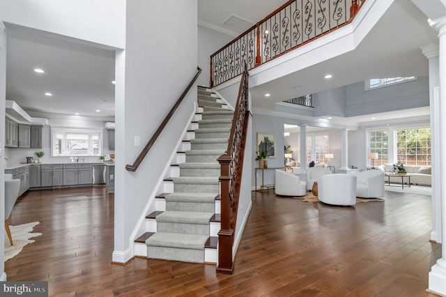 7908 HOLMES RUN DR, Falls Church, VA 22042