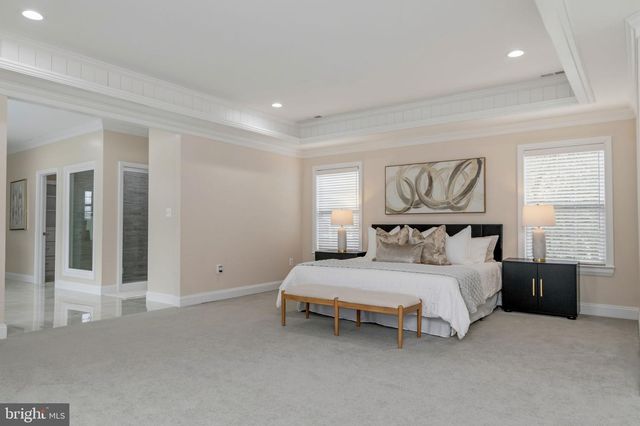 7908 HOLMES RUN DR, Falls Church, VA 22042