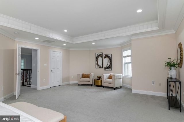 7908 HOLMES RUN DR, Falls Church, VA 22042