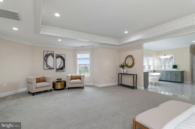 7908 HOLMES RUN DR, Falls Church, VA 22042