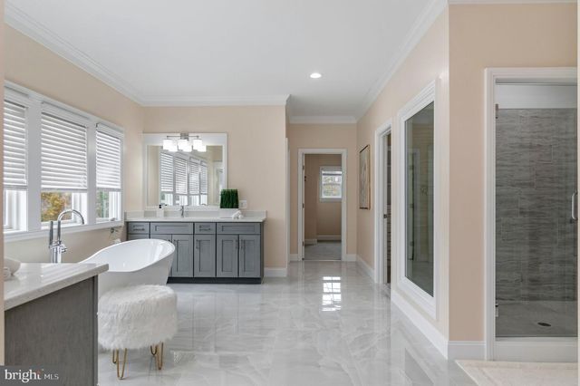 7908 HOLMES RUN DR, Falls Church, VA 22042