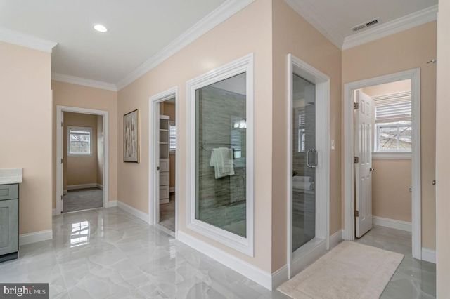 7908 HOLMES RUN DR, Falls Church, VA 22042