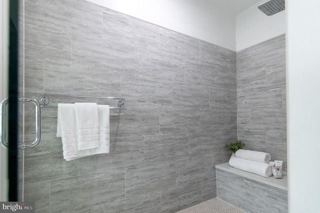 7908 HOLMES RUN DR, Falls Church, VA 22042