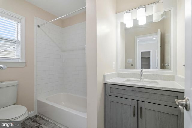 7908 HOLMES RUN DR, Falls Church, VA 22042