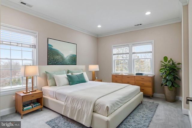 7908 HOLMES RUN DR, Falls Church, VA 22042