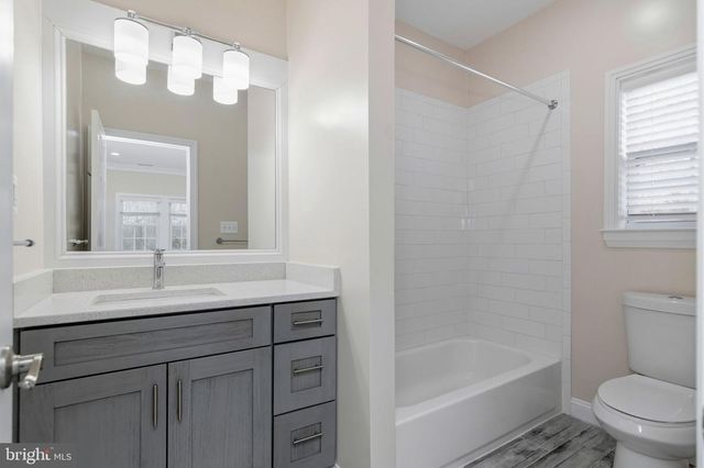 7908 HOLMES RUN DR, Falls Church, VA 22042