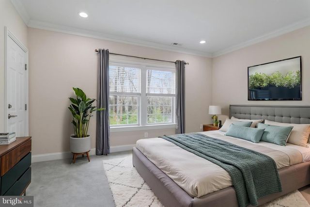 7908 HOLMES RUN DR, Falls Church, VA 22042