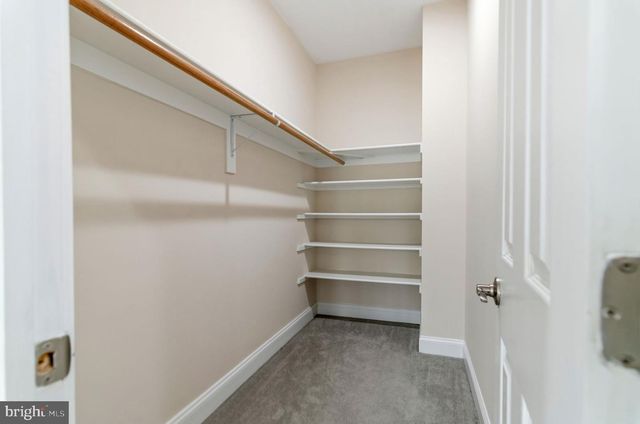 7908 HOLMES RUN DR, Falls Church, VA 22042