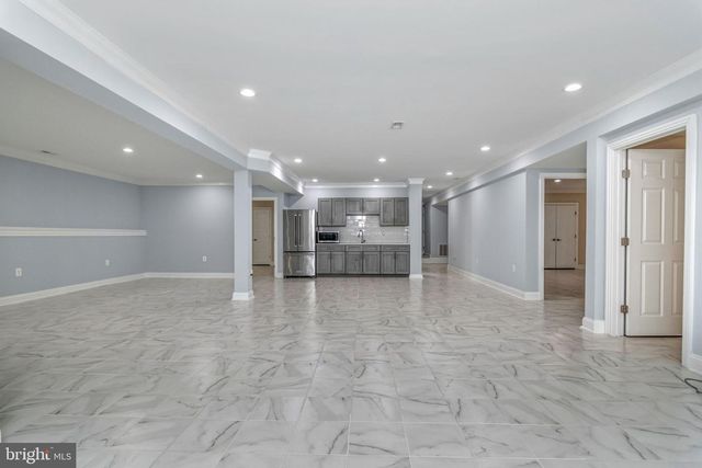 7908 HOLMES RUN DR, Falls Church, VA 22042