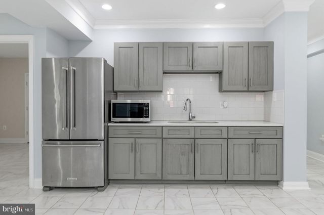 7908 HOLMES RUN DR, Falls Church, VA 22042