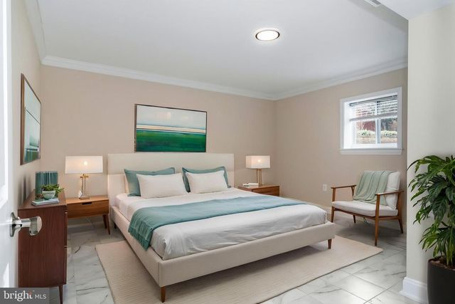 7908 HOLMES RUN DR, Falls Church, VA 22042