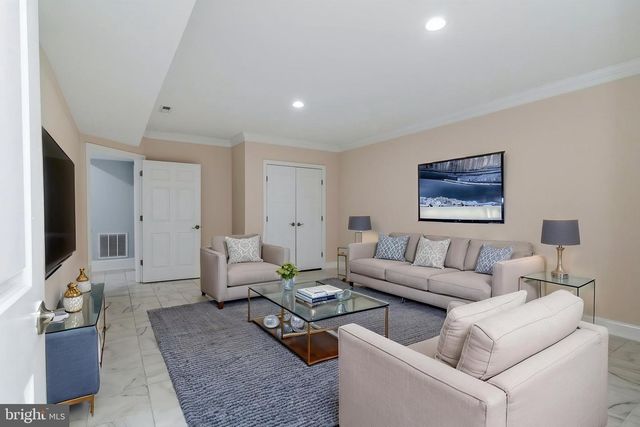 7908 HOLMES RUN DR, Falls Church, VA 22042