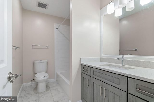 7908 HOLMES RUN DR, Falls Church, VA 22042