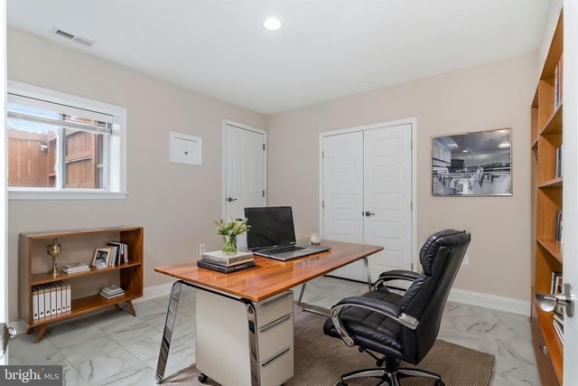 7908 HOLMES RUN DR, Falls Church, VA 22042