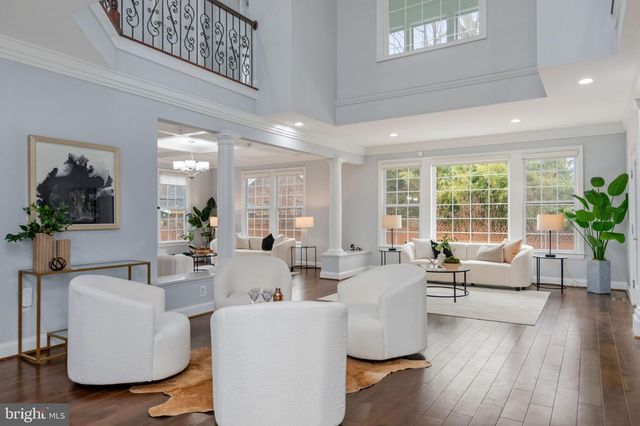 7908 HOLMES RUN DR, Falls Church, VA 22042