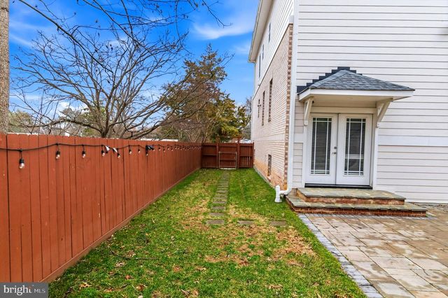 7908 HOLMES RUN DR, Falls Church, VA 22042