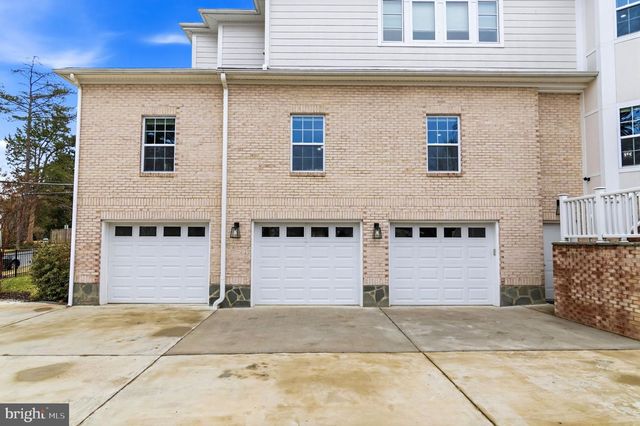 7908 HOLMES RUN DR, Falls Church, VA 22042