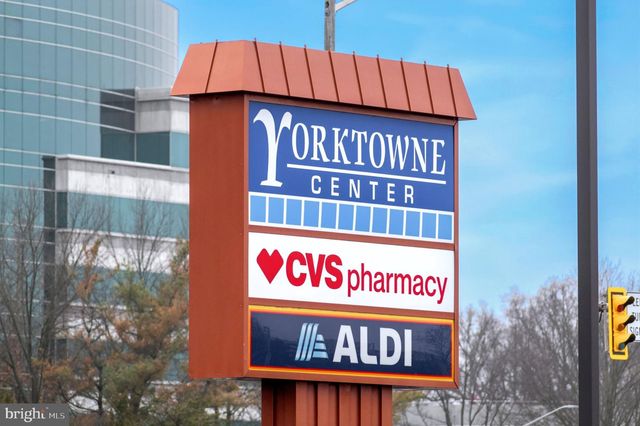 7908 HOLMES RUN DR, Falls Church, VA 22042