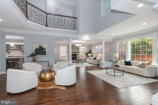 7908 HOLMES RUN DR, Falls Church, VA 22042