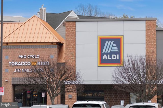 7908 HOLMES RUN DR, Falls Church, VA 22042