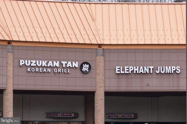 7908 HOLMES RUN DR, Falls Church, VA 22042