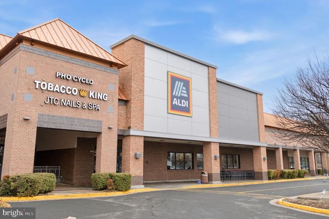 7908 HOLMES RUN DR, Falls Church, VA 22042