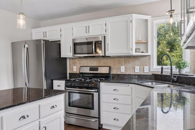 5909 92nd Avenue N, Brooklyn Park, MN 55443