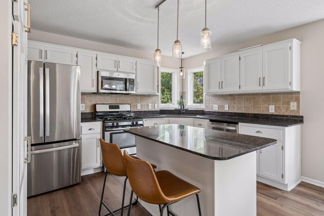 5909 92nd Avenue N, Brooklyn Park, MN 55443