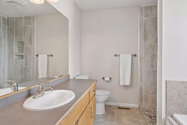 5909 92nd Avenue N, Brooklyn Park, MN 55443