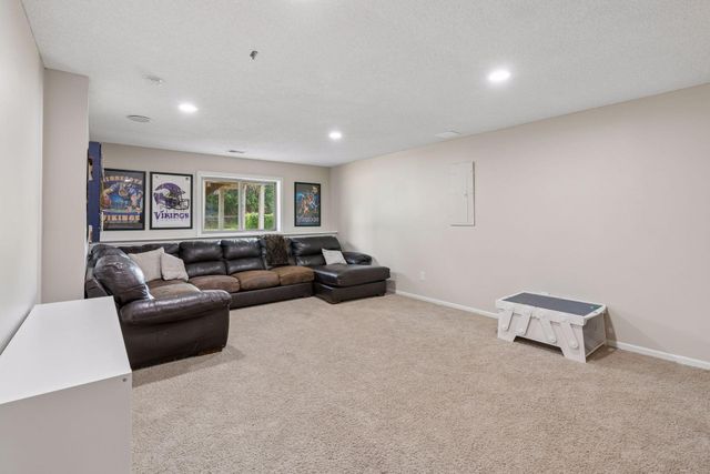 5909 92nd Avenue N, Brooklyn Park, MN 55443